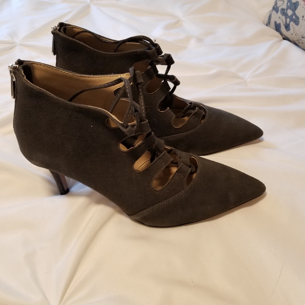 NWT Grey heels